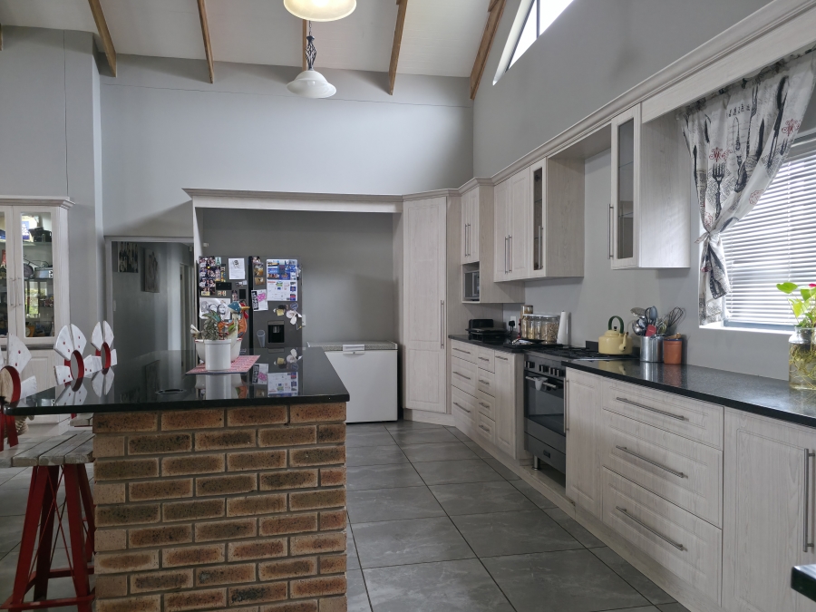 5 Bedroom Property for Sale in Noorsekloof Eastern Cape